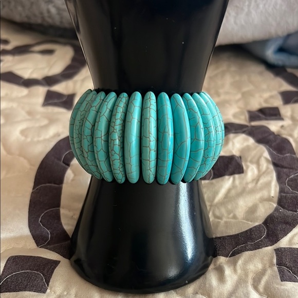 Turquoise Beaded Bracelet 7 inch stretch - Picture 1 of 4